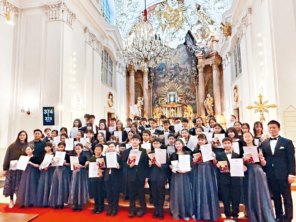 香港浸會大學附屬學校王錦輝中小學合唱團完成歷史性歐洲音樂之旅。