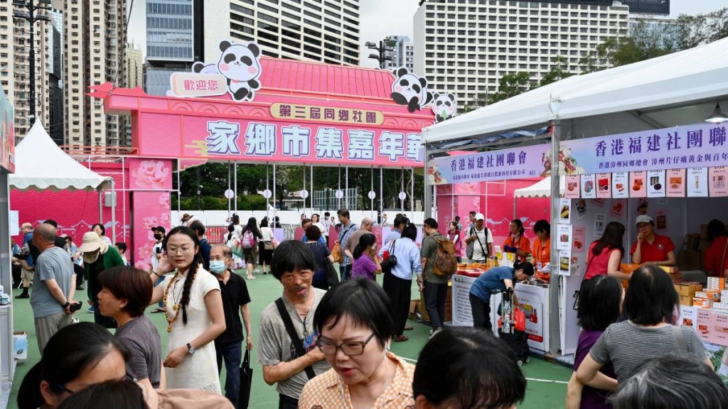 家鄉市集嘉年華今年6月3日續在維園揭幕。圖為去年舉行情況。新華社