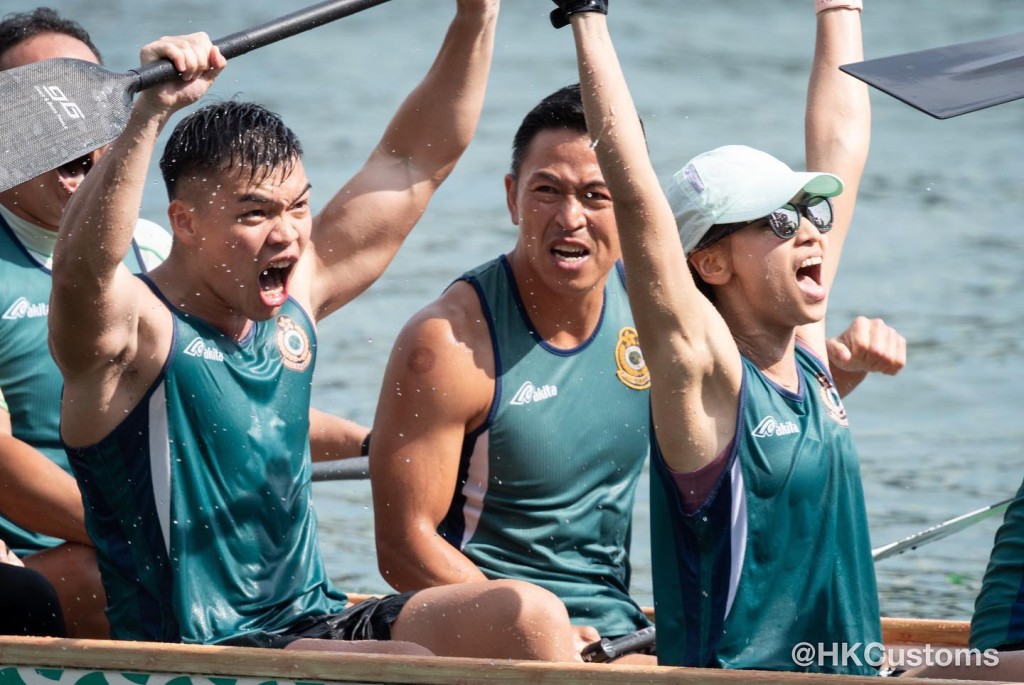 队员激情欢呼。香港海关fb