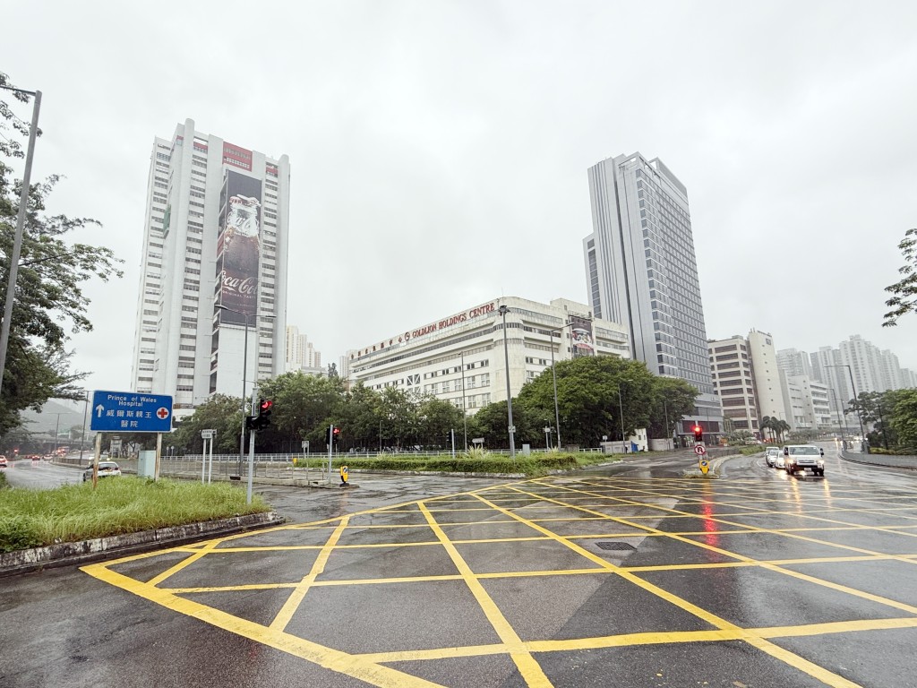 沙田围路与小沥源路交界住宅地，毗邻太古可口可乐厂房。