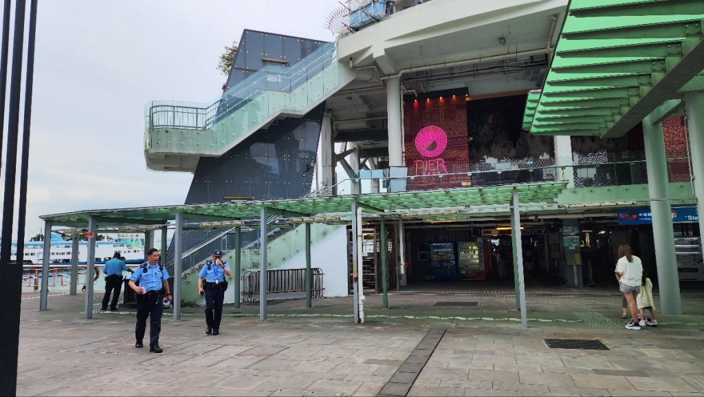 現場為灣仔碼頭。黃文威攝 現場為灣仔碼頭。黃文威攝