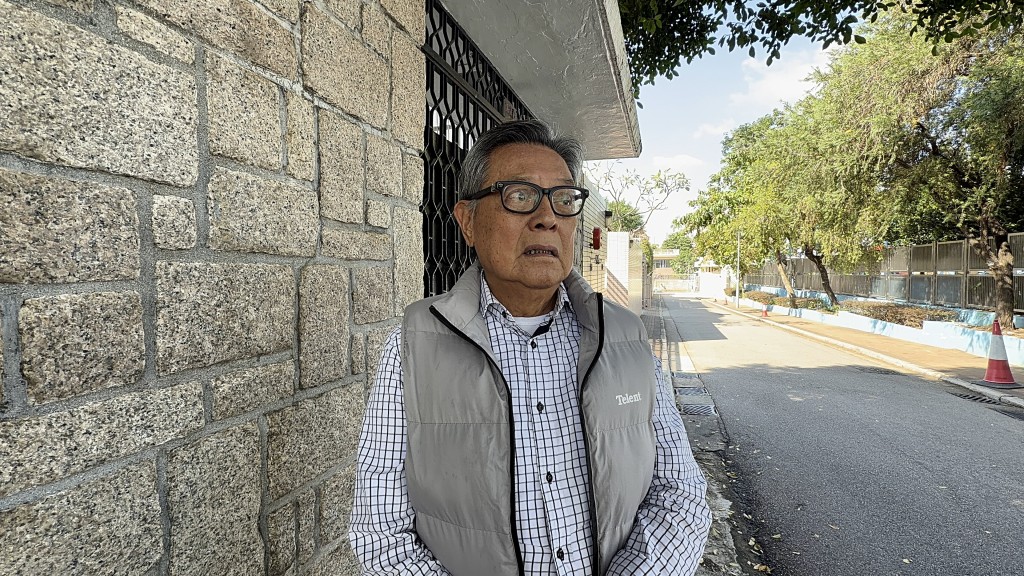 梁義承認擺了烏龍,忘記該幅畫收藏在祖居。梁國峰攝 梁義承認擺了烏龍,忘記該幅畫收藏在祖居。梁國峰攝