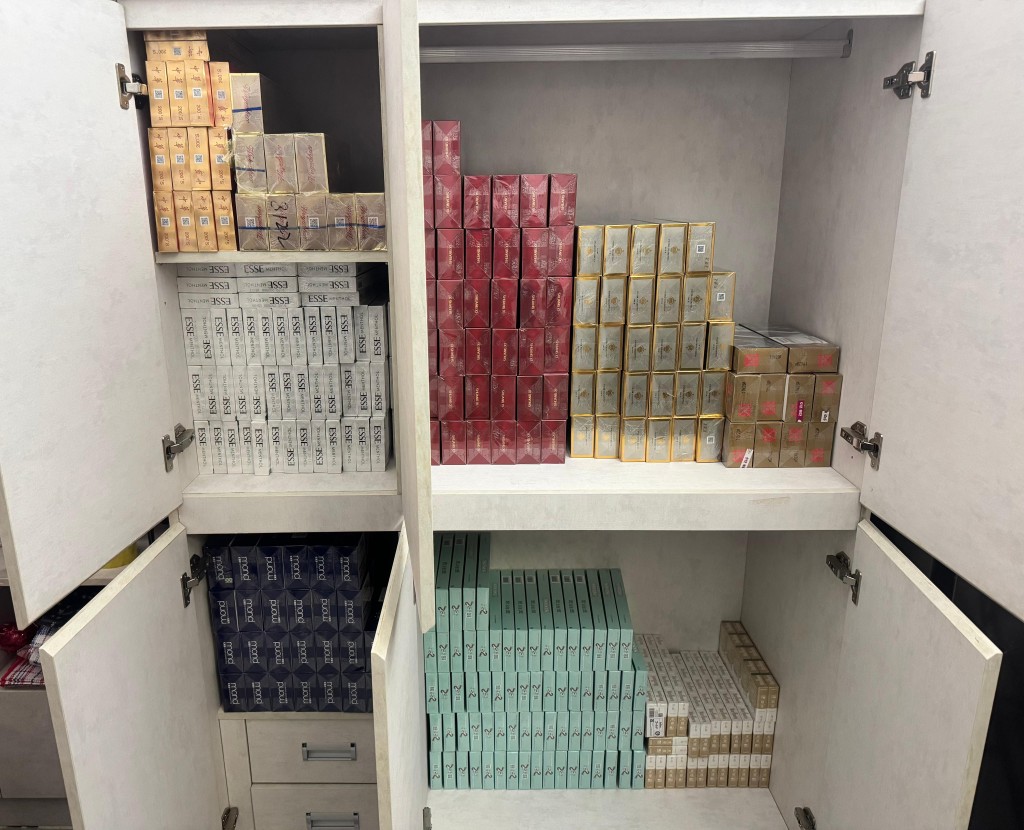 被用作私煙倉庫的唐樓單位。海關圖片 
