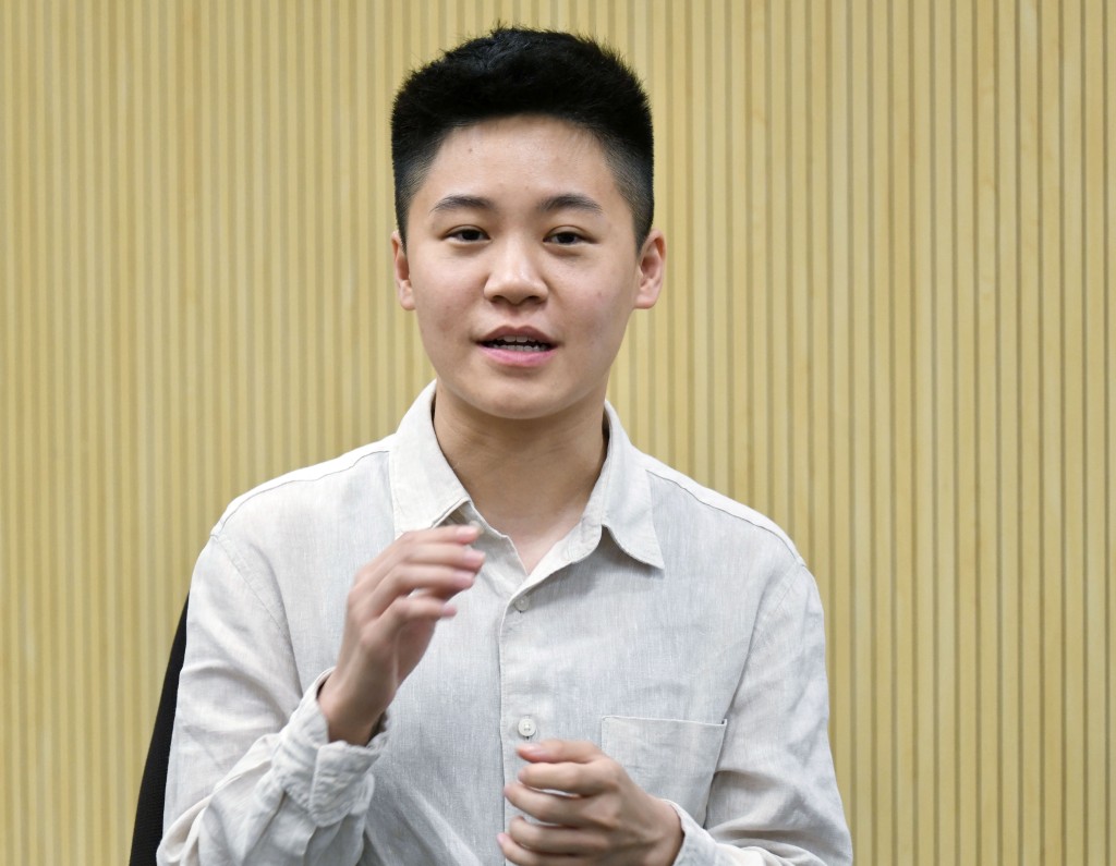已畢業正任職社工的鄧雪兒曾參與民青局青年內地實習資助計劃。何君健攝 已畢業正任職社工的鄧雪兒曾參與民青局青年內地實習資助計劃。何君健攝