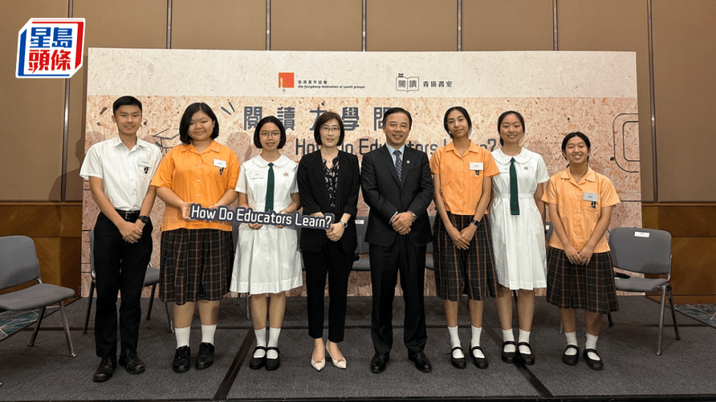 港大校長張翔(右四)出席青協書室活動《閱讀大學問》。陳子悠攝