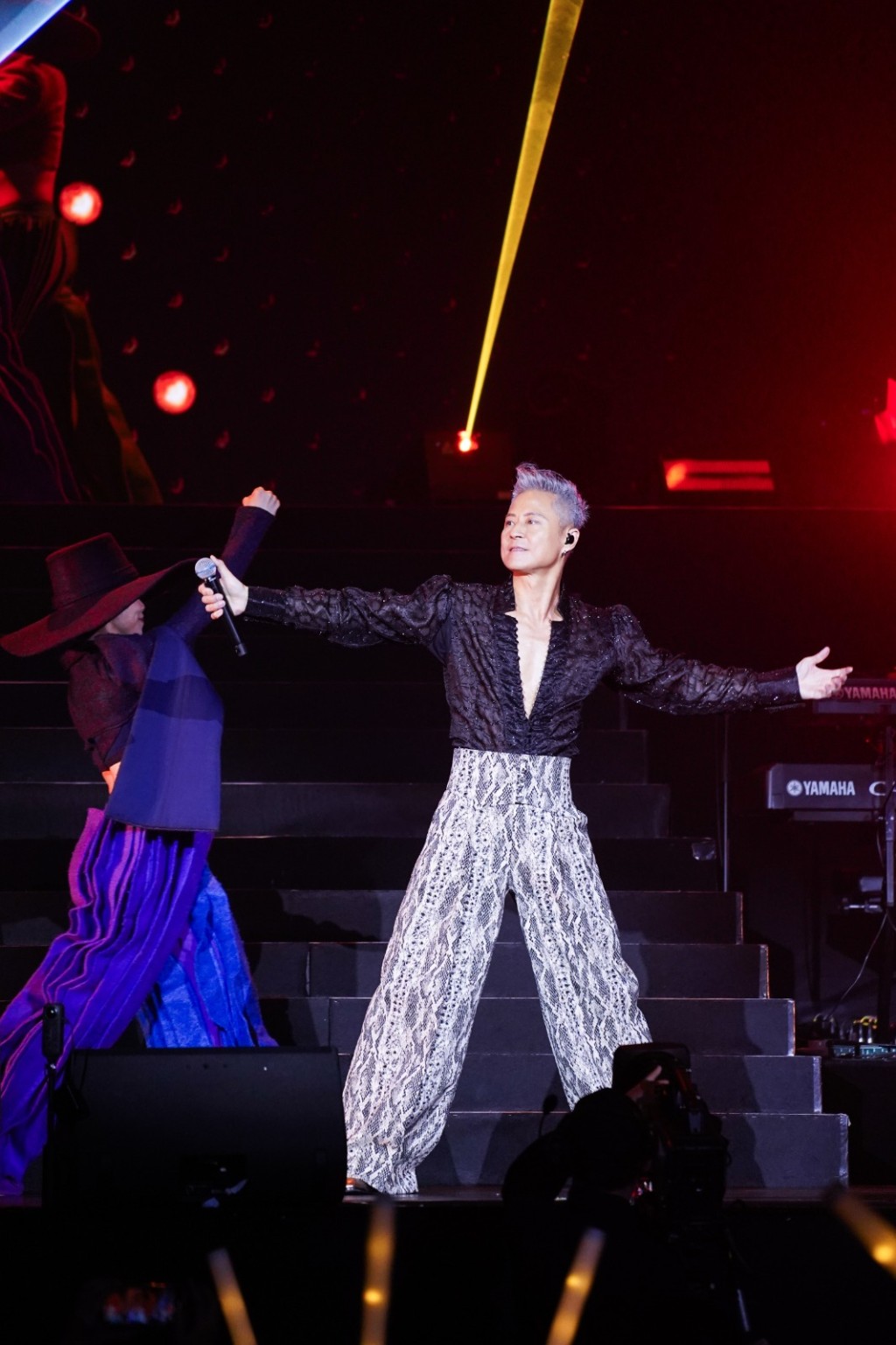 預告推出「草蜢RE:GRASSHOPPER巡迴演唱會2025」藍光碟。 預告推出「草蜢RE:GRASSHOPPER巡迴演唱會2025」藍光碟。