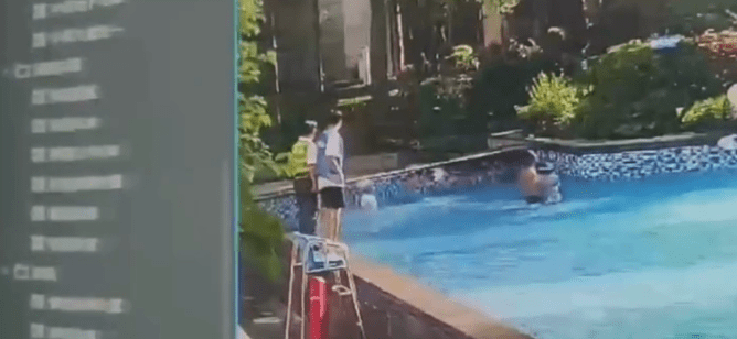 清遠一名7歲女童在當地一個屋苑的泳池，疑被排水口吸入身亡。瀟湘晨報