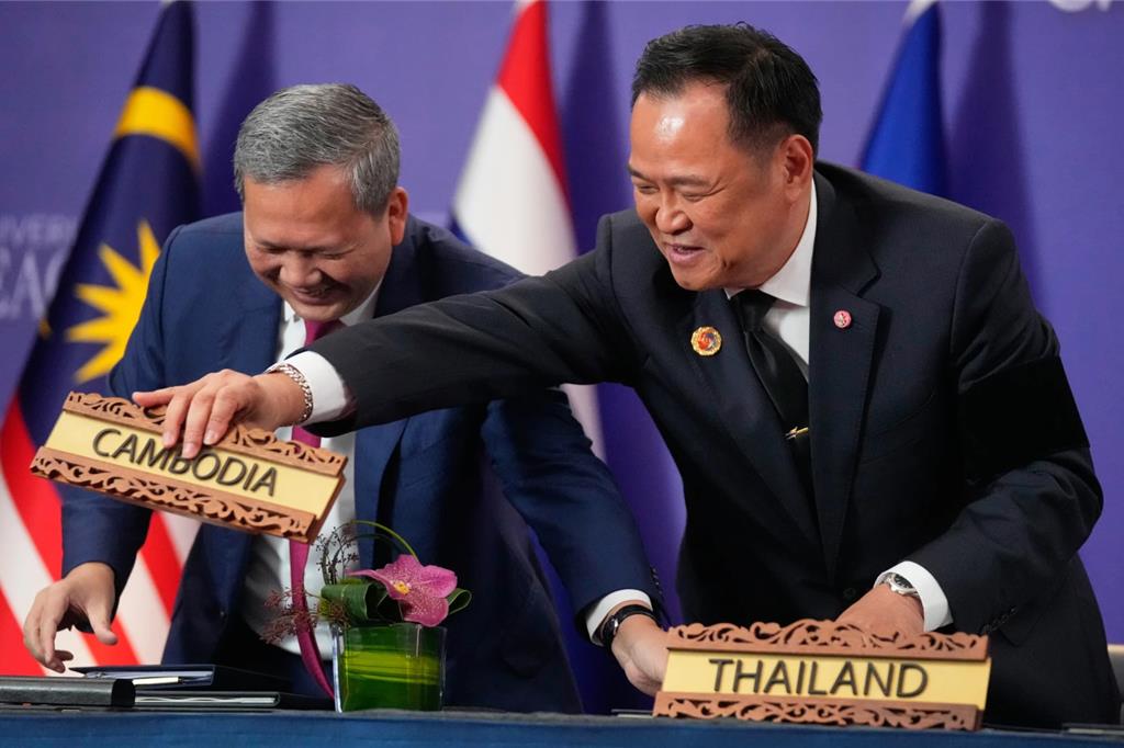 泰國和柬埔寨10月簽署停火協議。美聯社 泰國和柬埔寨10月簽署停火協議。美聯社