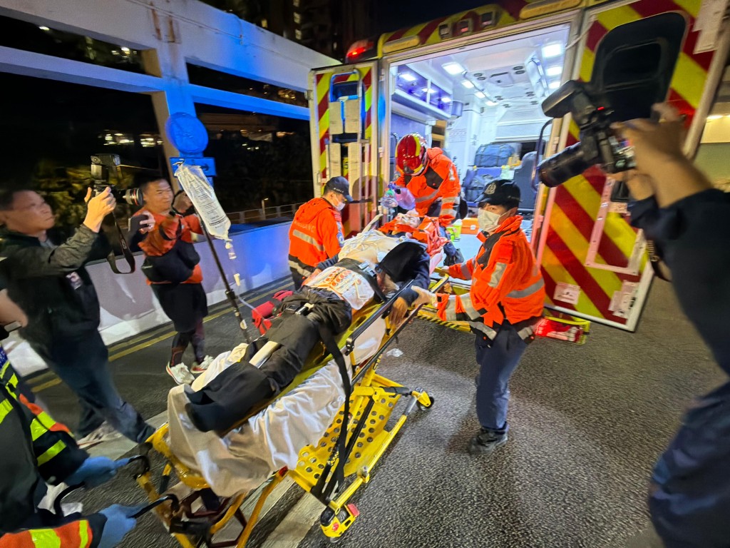 伤者送伊利沙伯医院抢救后不治。曾志恒摄