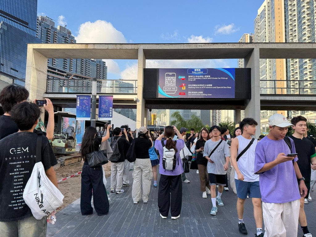 「離場易」自推出以來，網站累計瀏覽量已達90萬人次，其中半數用戶來自內地及海外。警方FB圖片