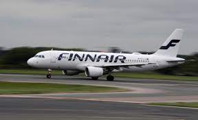 芬蘭航空要求乘客登機前先磅體重。路透社