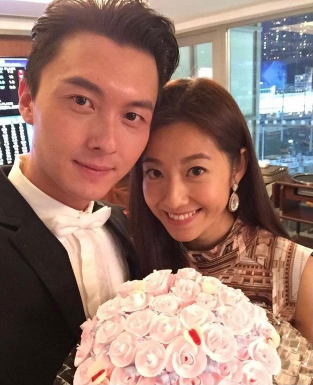 陳自瑤（右）近日被傳向傳媒報料自爆離婚而被TVB雪藏。