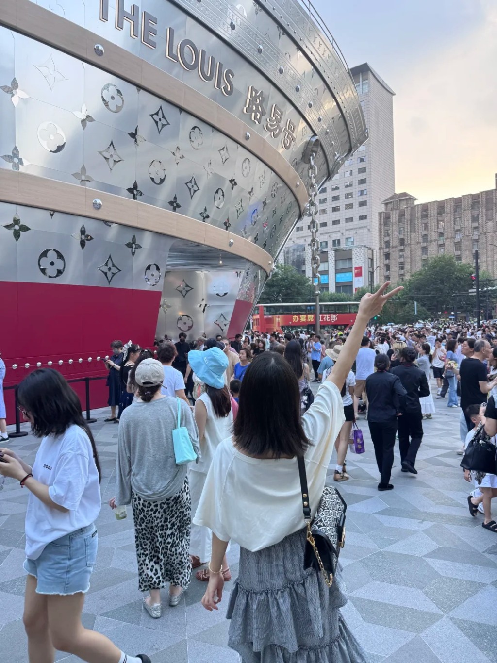 LV的「路易號」吸引大量民眾前去打卡。小紅書 LV的「路易號」吸引大量民眾前去打卡。小紅書