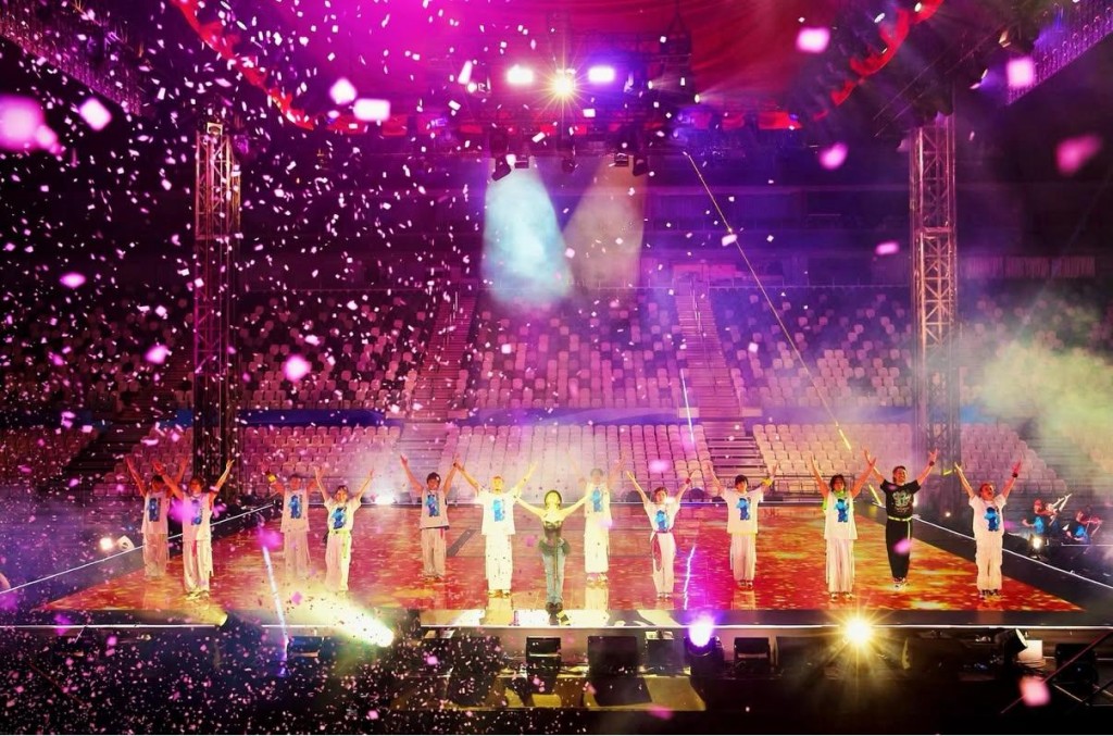 步姐表示與所有表演者、工作人員傾盡全力,懷着與正式演出毫無差別的心情完成這場舞台表演。 步姐表示與所有表演者、工作人員傾盡全力,懷着與正式演出毫無差別的心情完成這場舞台表演。