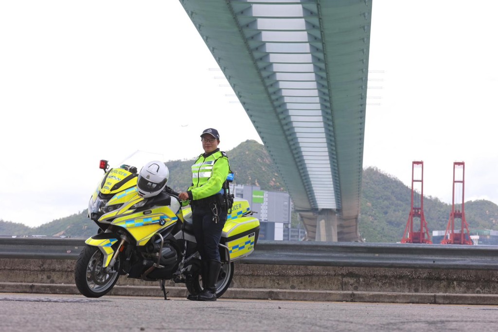 林麗娟努力鍛煉體能與控車技巧,於2013年成為警隊護送組首位女性成員。 林麗娟努力鍛煉體能與控車技巧,於2013年成為警隊護送組首位女性成員。