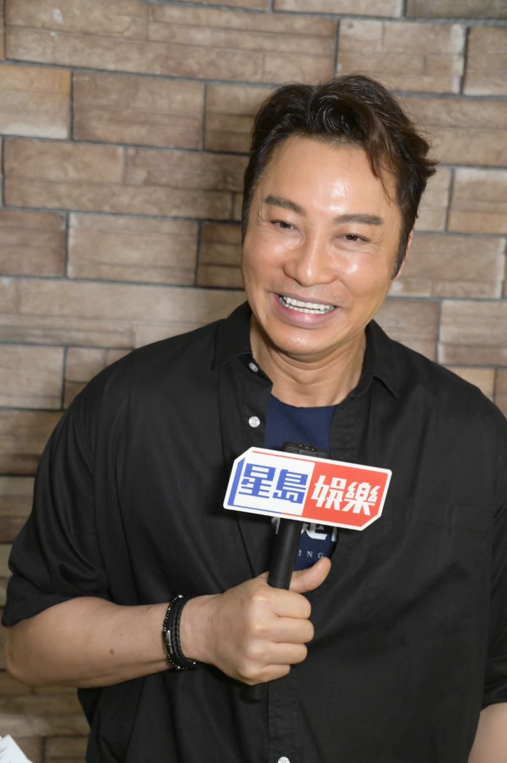 譚耀文又跑戲院為《我們不是什麼》謝票谷票房。