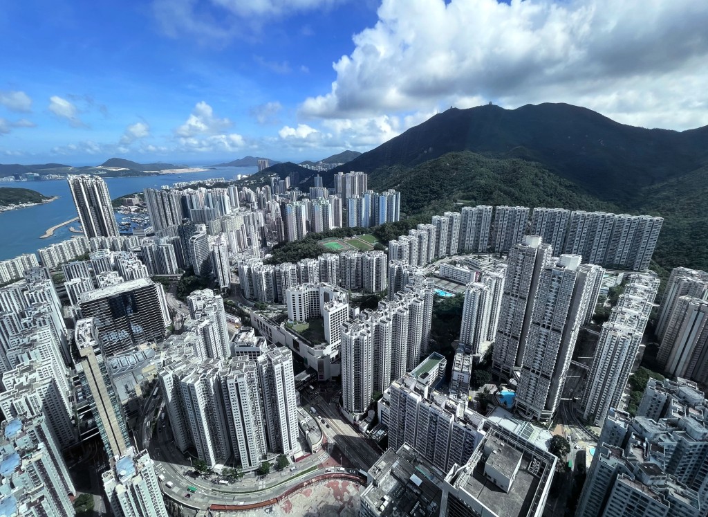 過去7日錄逾1600組內地客來港睇樓，並且最少錄100宗成交個案。