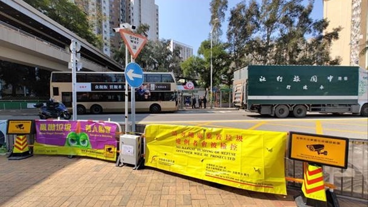 食環署在上水港鐵站外安裝閉路電視，打擊水貨活動。卓永興facebook圖片