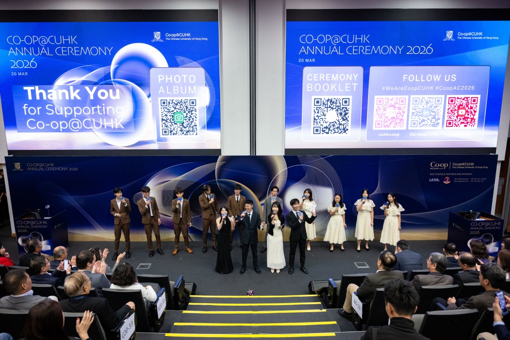  活动当日学生合唱多首歌曲，感谢合作伙伴对计划的支持。 中大提供