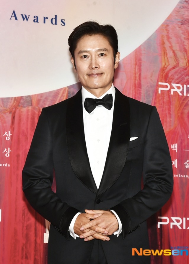 李秉宪以《乌托邦浩劫》提名“电影部门最佳男主角奖”。