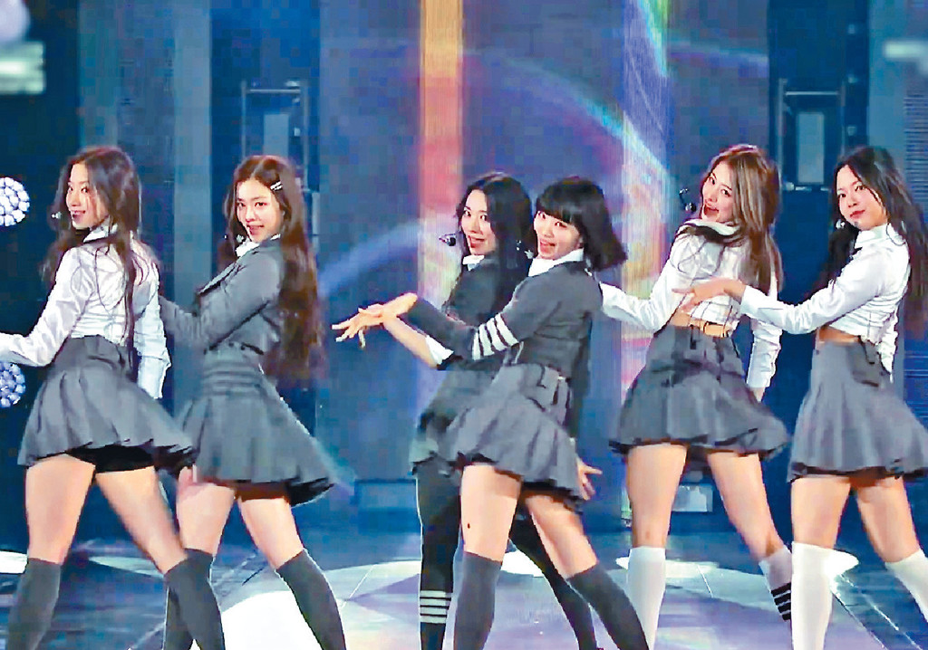 ■LE SSERAFIM六位成員在見面會上晒唱跳功力！  
