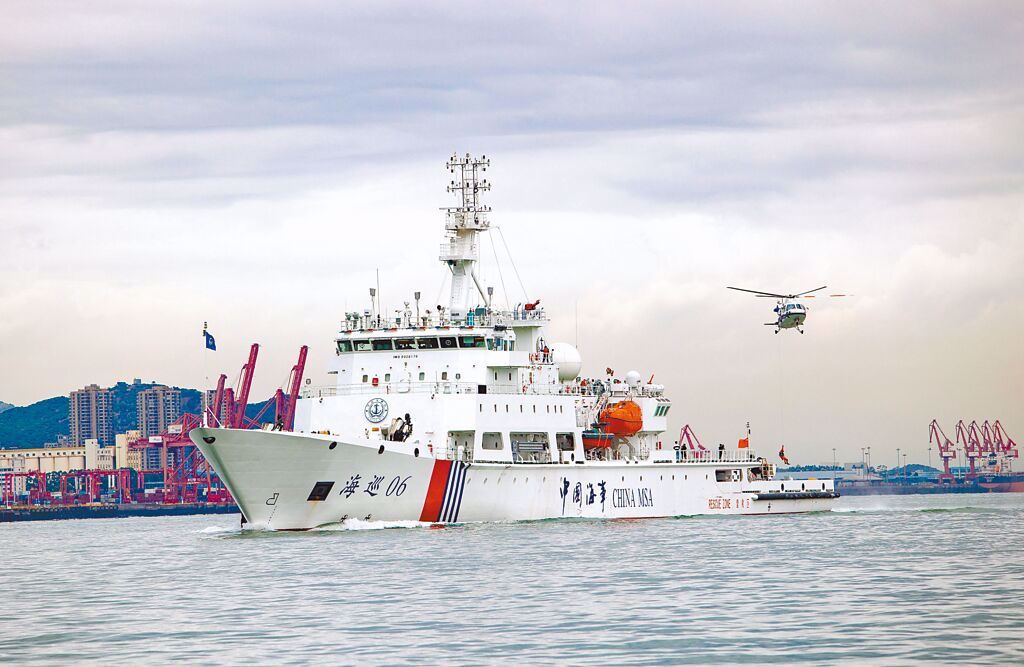 大陆渔船金门海域翻覆6人落海，两岸联合海空搜救 4人救起2死亡。 中新社