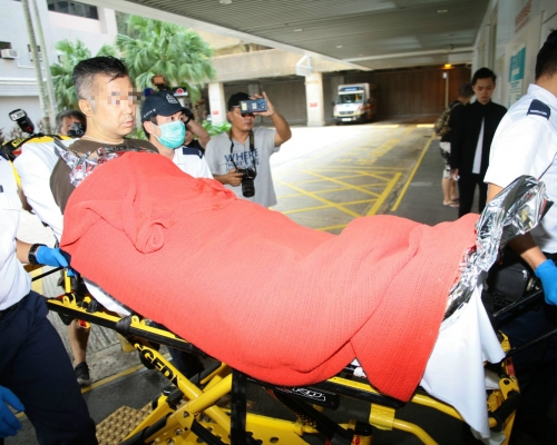 男子墮海後送院治理。