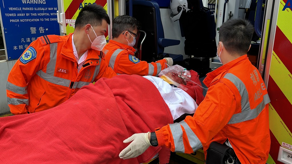 男傷者送院搶救。
