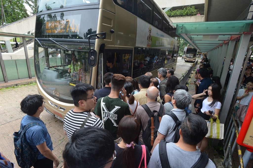 政府擬修訂巴士企位人數上限。資料圖片