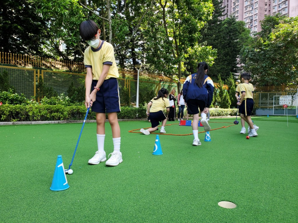 博愛醫院陳國威小學在高小逐步推展高球運動。