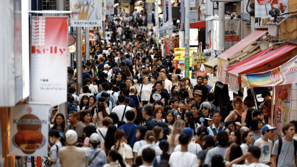 衞生署指包括內地、日本及韓國等地流感活躍程度持續上升，呼籲前往外遊的市民，應做好個人保護措施。路透社