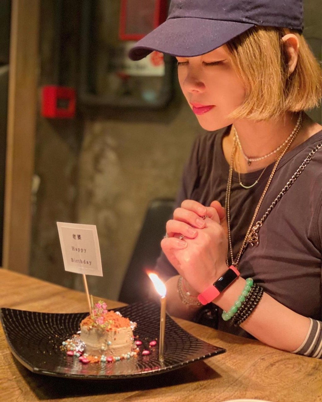 Kaka希望老公工作順利，快點回家。