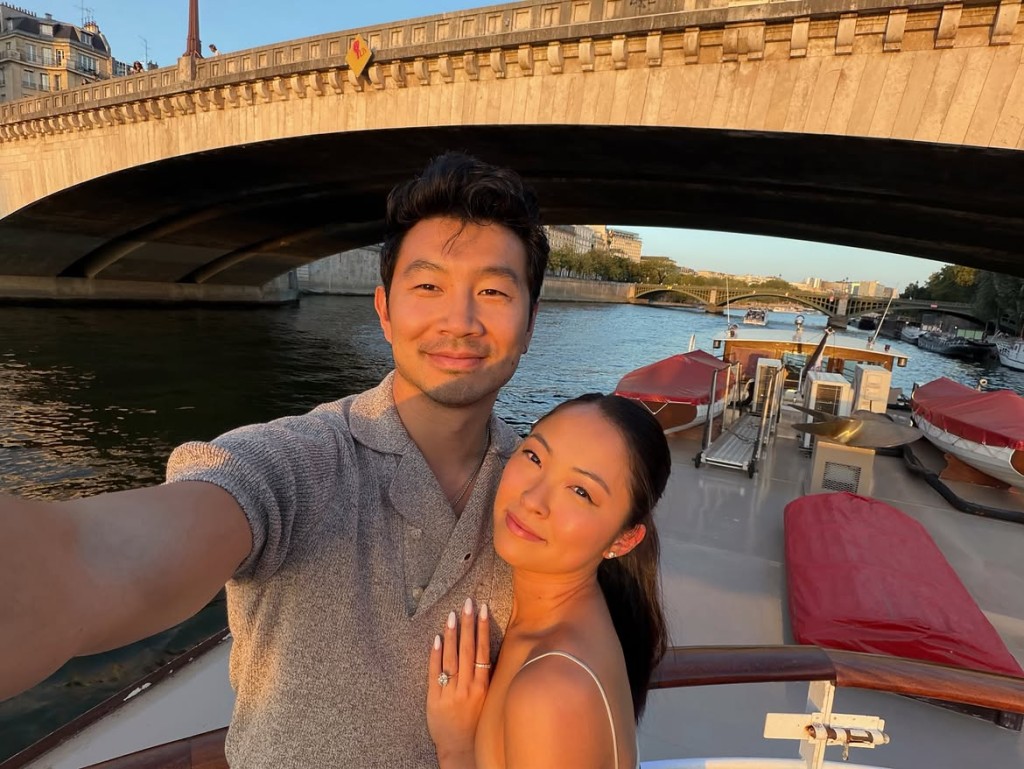 劉思慕多度跟Allison Hsu遊法國。