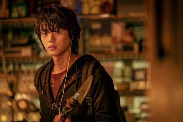 宋江主演的驚慄韓劇《Sweet Home》,也是在同一串流平台上架。