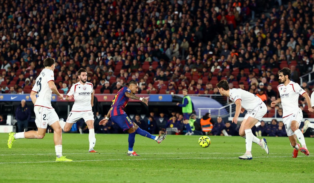 拉芬夏於70分鐘為巴塞打開紀錄。路透社