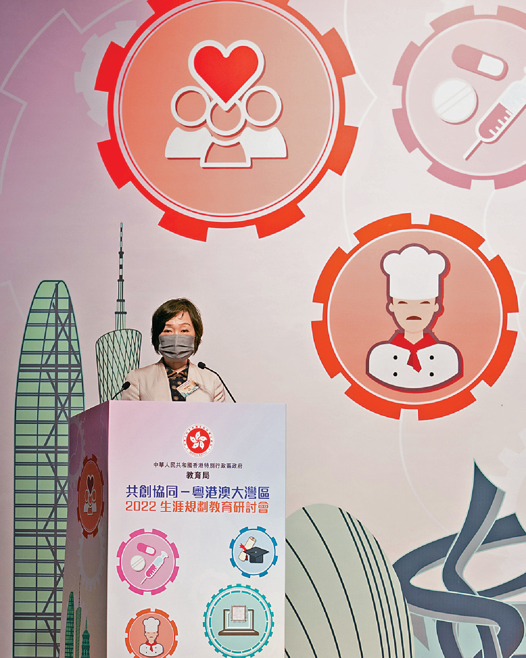 蔡若蓮博士認為香港的年青人有幹勁、具潛力、富創意，因此在大灣區發展擁有重大優勢。