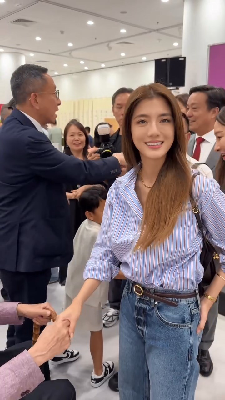 施伯雄的爺爺似乎對孫新抱吳千語好滿意。