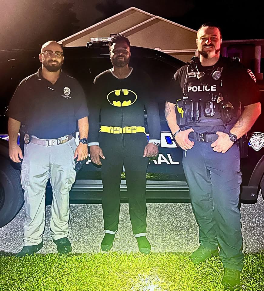 警方感謝「蝙蝠俠」將賊人繩之於法。 Cape Coral Police 警方感謝「蝙蝠俠」將賊人繩之於法。 Cape Coral Police