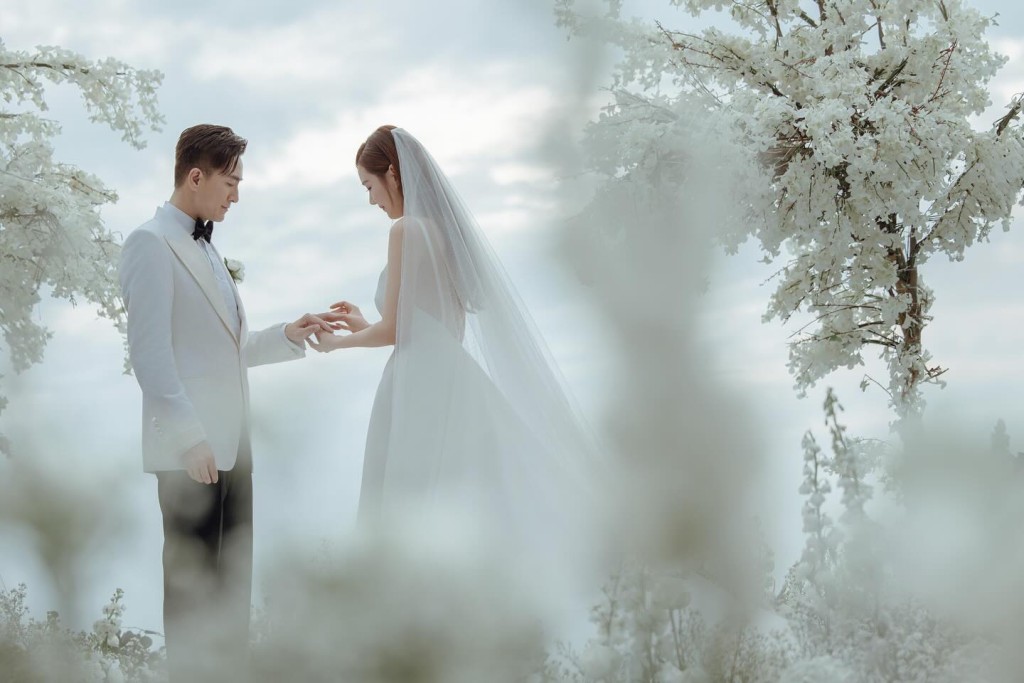 马国明与汤洛雯今午（16日）终在社交网分享婚礼喜悦！