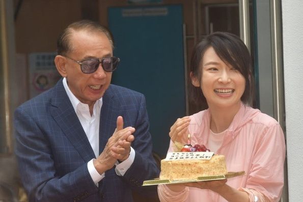 楊受成封周家怡做「英皇一姐」。