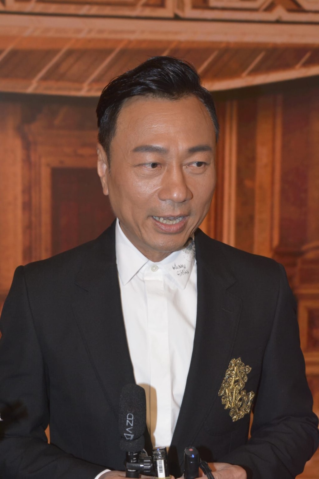 祥仔除罩做訪問。