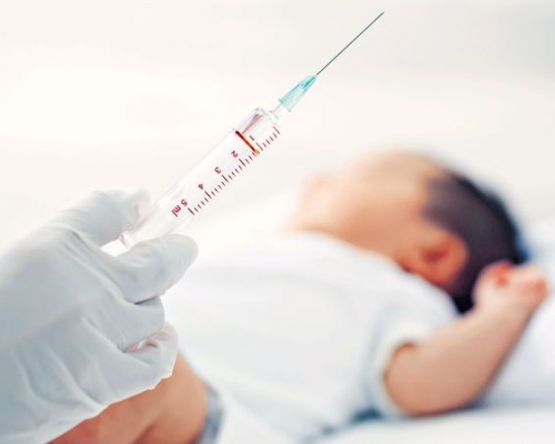 委員會建議第二劑疫苗的接種，由原來的一年級，提前至18個月大時接種。 資料圖片