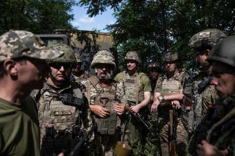 烏克蘭第聶伯羅彼得羅夫斯克地區一批烏軍在訓練場參加演練。路透社