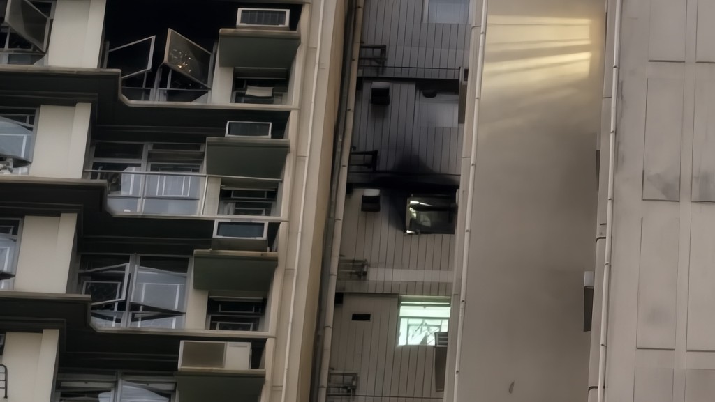 慈雲山住宅單位廚房起火，外牆熏黑。