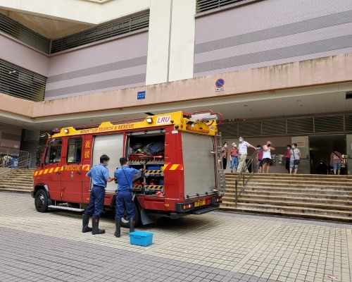 救援人員到場。 蔡楚輝攝