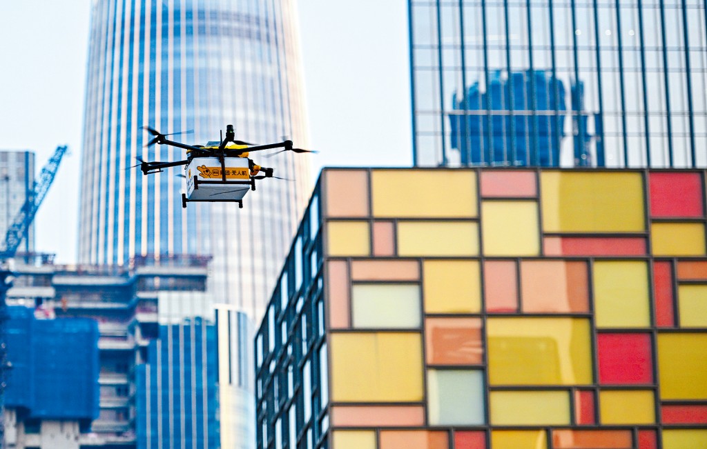 中国近年积极推动「低空经济」，有政党建议港府仿效发展。