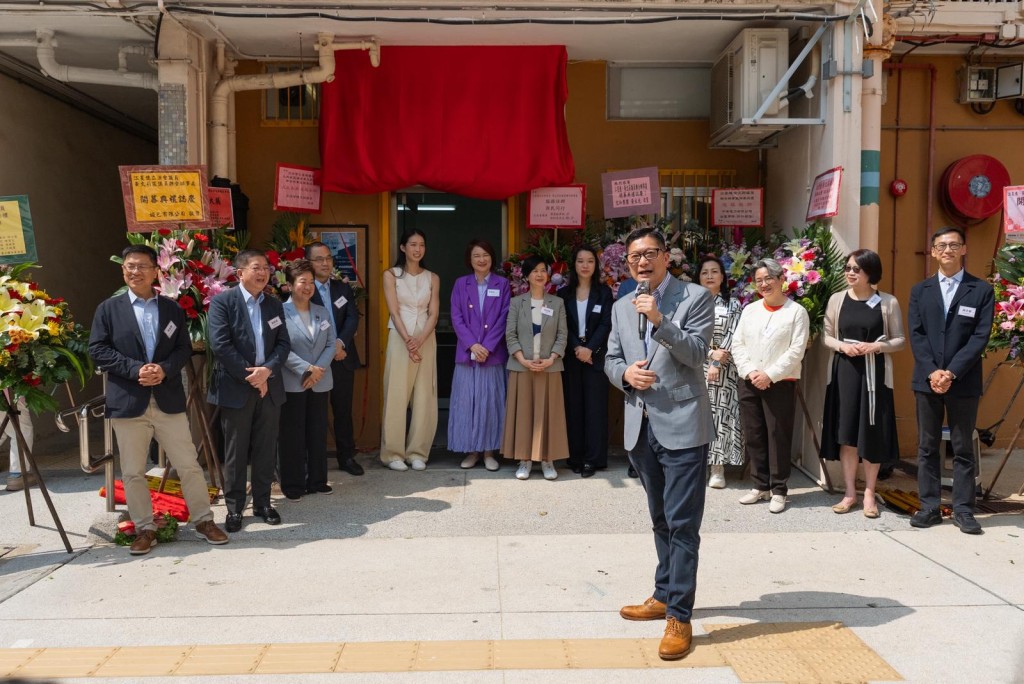 保安局局長鄧炳強。