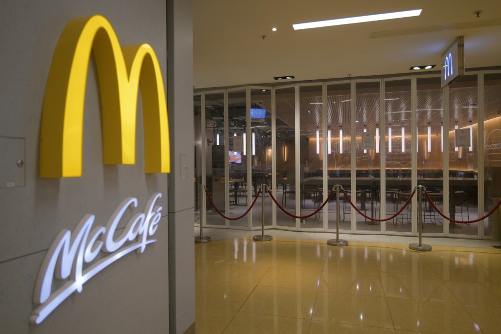 可在麥當勞以優惠價100元購買4個指定套餐的套票。資料圖片
