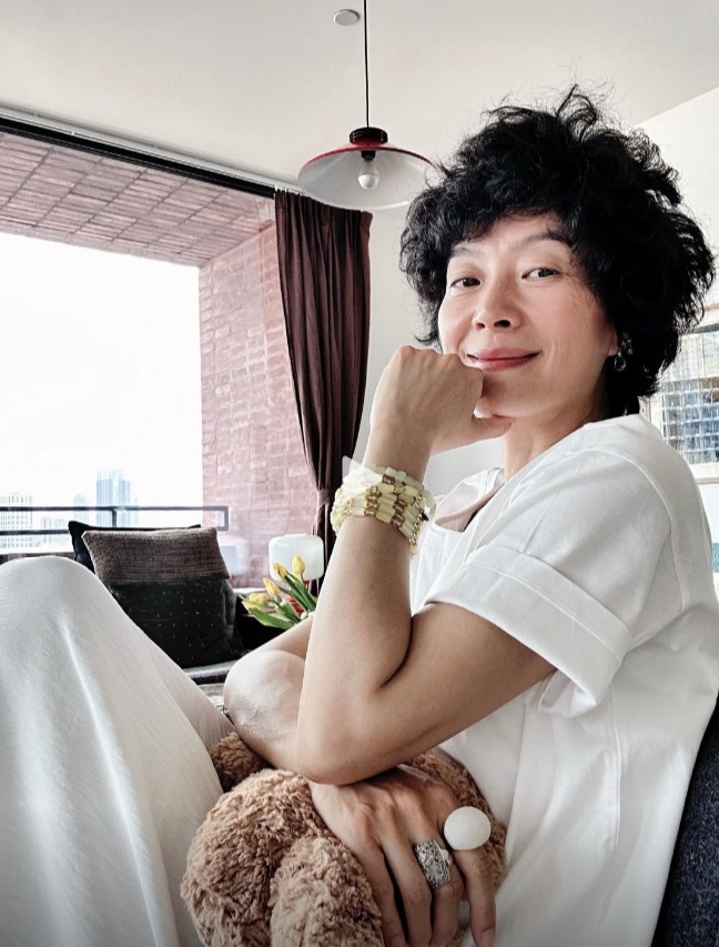 蘇岩曝光自己跟女兒住的「倫敦運河小屋」。 蘇岩曝光自己跟女兒住的「倫敦運河小屋」。