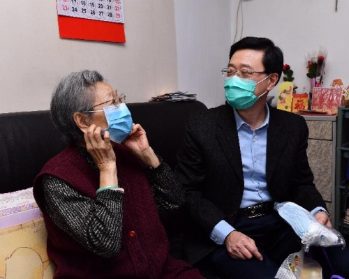李家超派口罩。